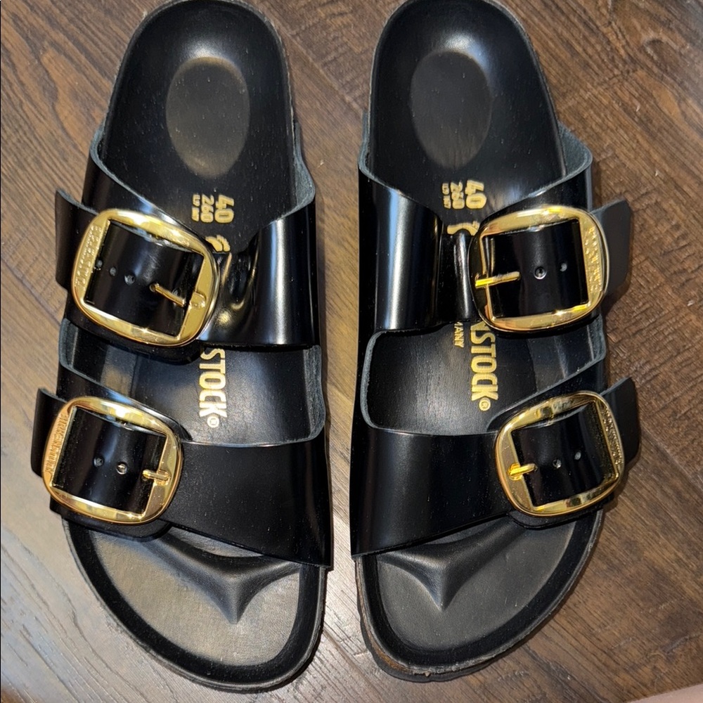 NWOB Birkenstock ARIZONA BIG BUCKLE SANDAL, GLOSSY BLACK WITH GOLD BUCKLES